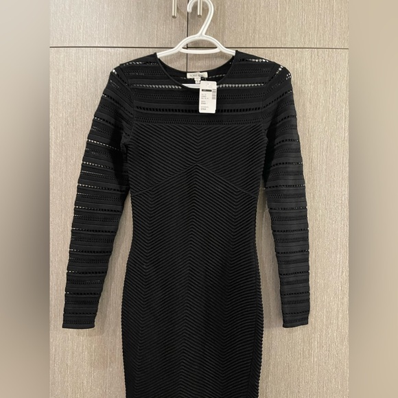 New Ronny Kobo knit maxi dress with chevron ribbed detail. Long sleeve. - Picture 4 of 6